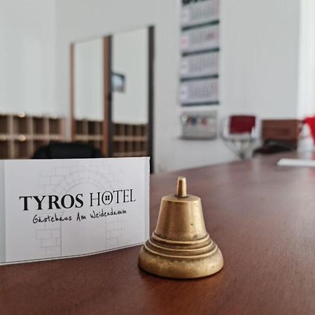 Tyros Hotel Und Gastehaus Am Weidendamm Hannover Esterno foto